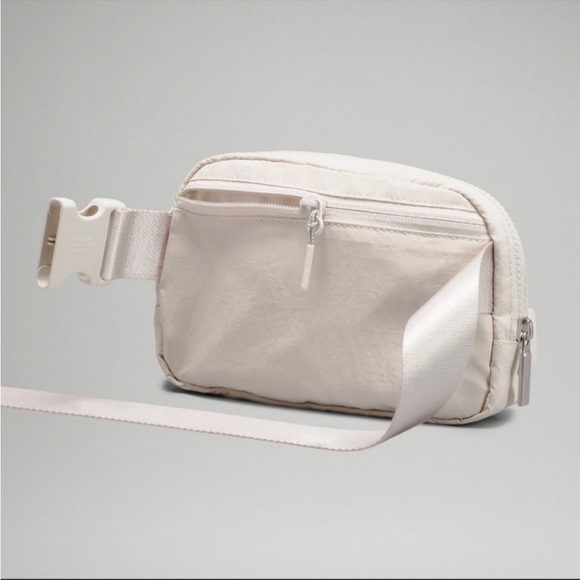 Lululemon white opal belt bag - Picture 2 of 3